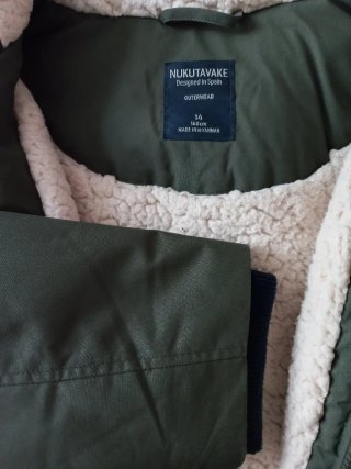 Parka NUKUTAVAKE Talla 14 años. Està impecable.