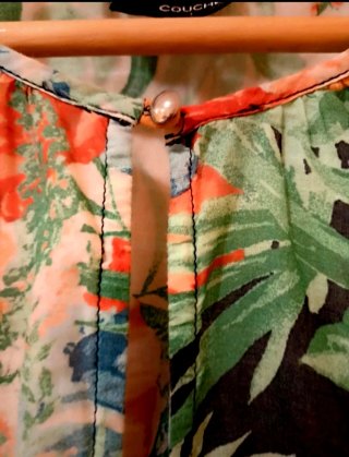 Blusa fina floral talla 56 (da como 52)