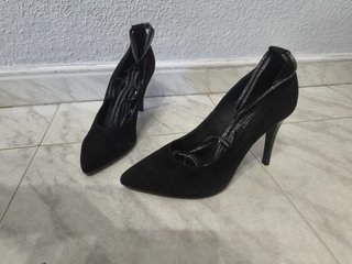 Zapatos de tacón negros con cordones