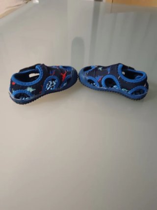 Sandalias de agua infantiles dinosaurios