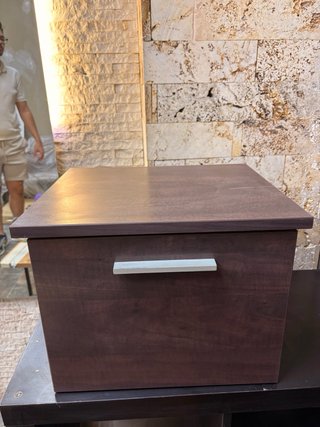 Tres Cajoneras iguales de madera marrón