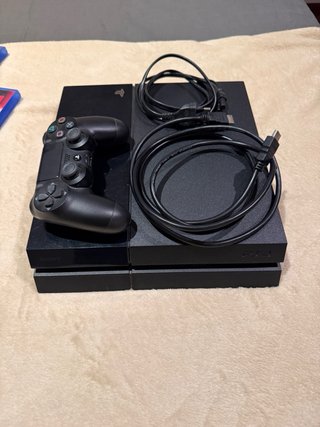 PS4 (PlayStation 4) + 2 Mandos + 3 Juegos