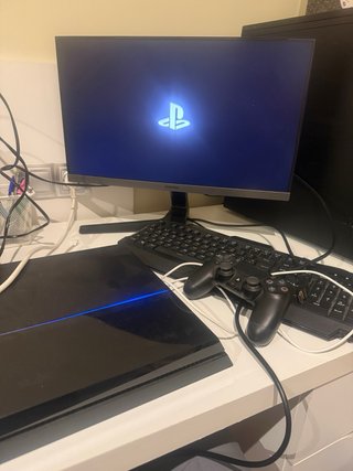 PS4 (PlayStation 4) + 2 Mandos + 3 Juegos