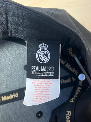 Gorra Oficial Real Madrid Negra y Dorada