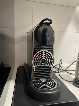 Cafetera Nespresso y Acessorios