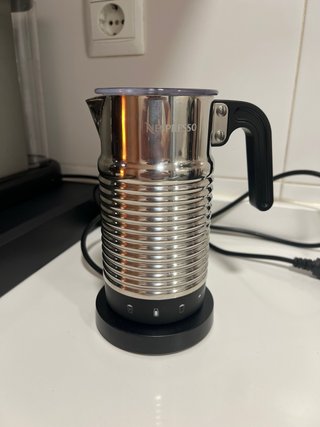 Cafetera Nespresso y Acessorios