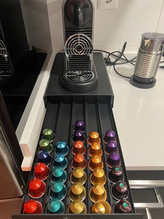 Cafetera Nespresso y Acessorios