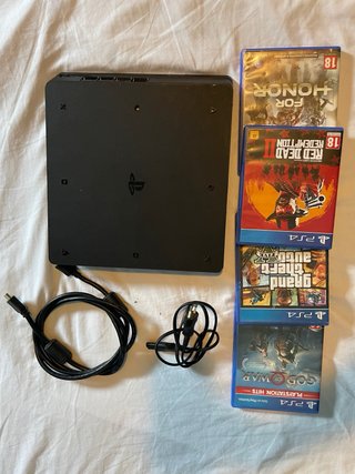 PS4 (PlayStation 4) Negra + 4 Juegos