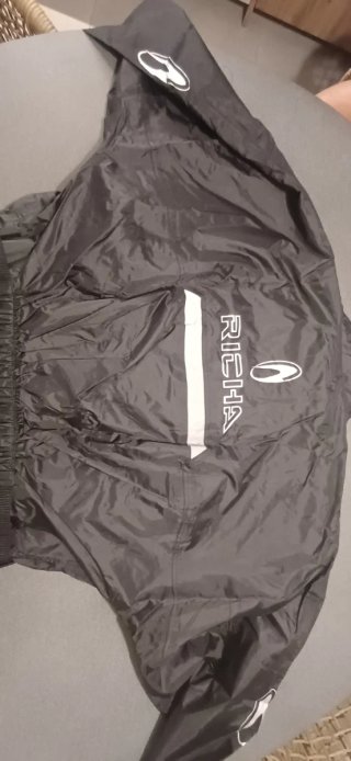 Chaqueta Richa RAINWARRIOR Negra Impermeable