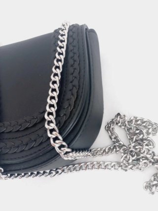 Mini bolso negro con cadena