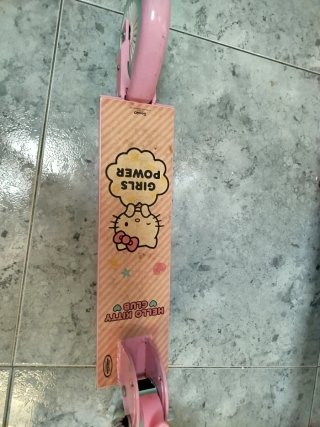 Patinete Hello Kitty rosa