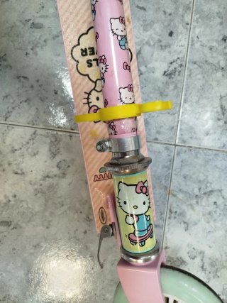 Patinete Hello Kitty rosa