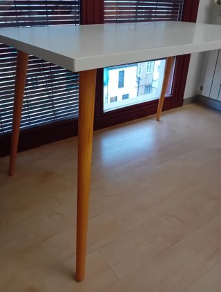 Mesa Comedor/Oficina Blanca Patas Madera