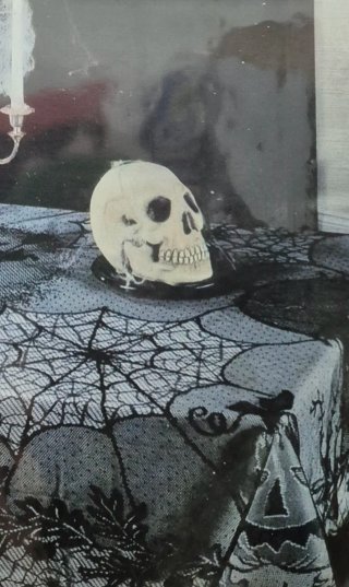Mantel Halloween Midnight Lace 60x84