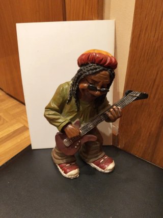 Figura decorativa músico guitarra