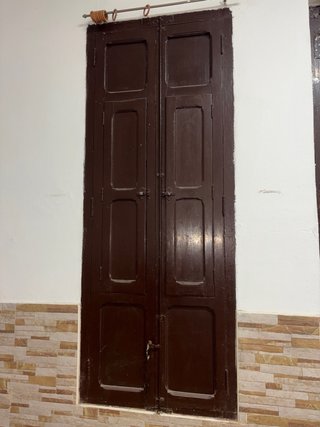 Puerta de madera maciza