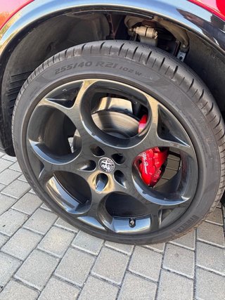 Alfa Romeo Stelvio 2025