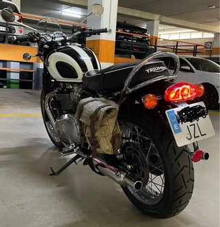 Triumph Bonneville T120 Negra y Blanca