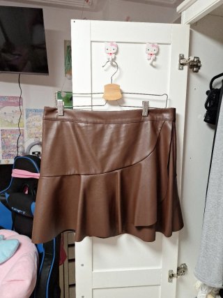 Falda marrón efecto piel