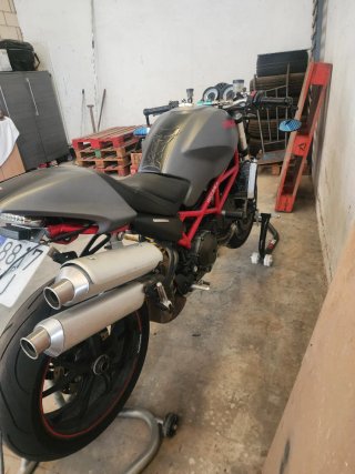 Ducati Monster S4R Gris y Rojo
