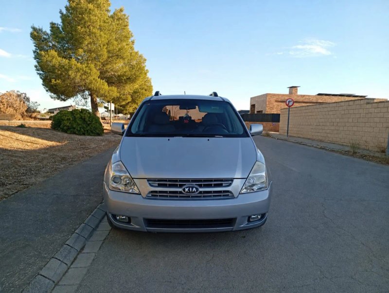KIA Carnival 2010 - foto 1