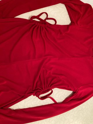 Vestido rojo largo con cordones