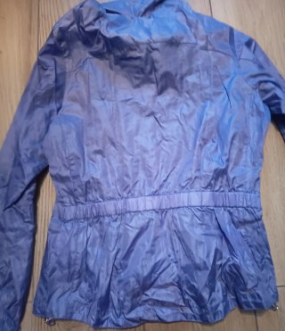 Chubasquero Morado Ligero. Con capucha. Talla S