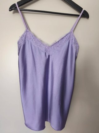 Top lencero lila satén con encaje
