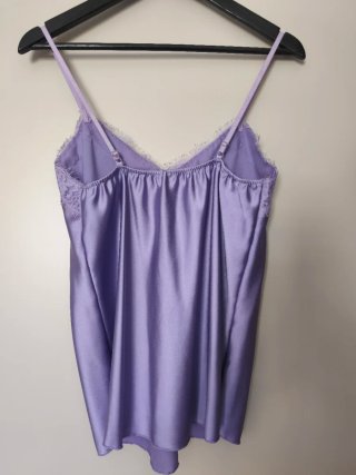 Top lencero lila satén con encaje