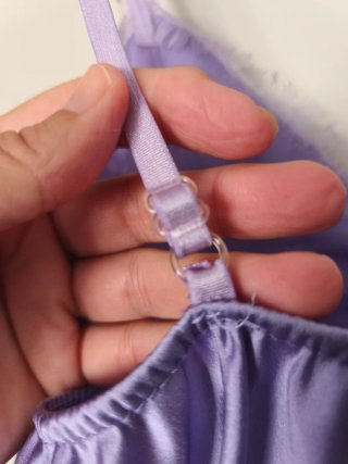 Top lencero lila satén con encaje
