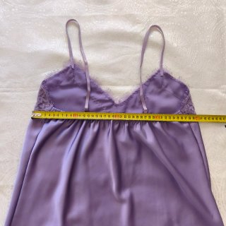 Top lencero lila satén con encaje