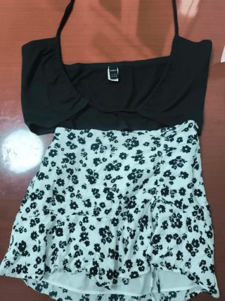Conjunto de falda y top estampado
