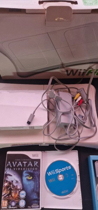 Nintendo Wii + Base Wii Fit + 2 Mandos + 4 Juegos