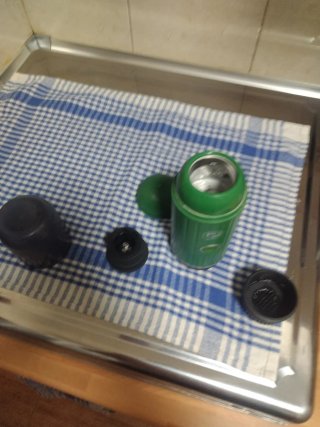 Cafetera de viaje verde