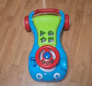 Correpasillos infantil con volante y formas