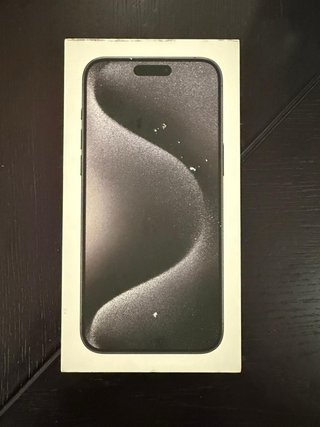 iPhone 15 Pro Max color Negro + cable cargador