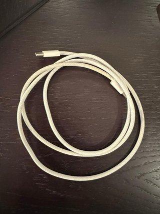 iPhone 15 Pro Max color Negro + cable cargador