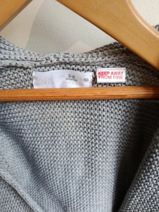 Chaqueta punto Zara gris con capucha
