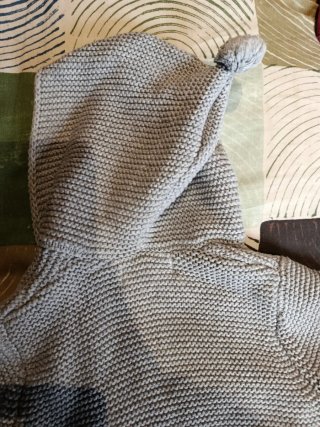 Chaqueta punto Zara gris con capucha