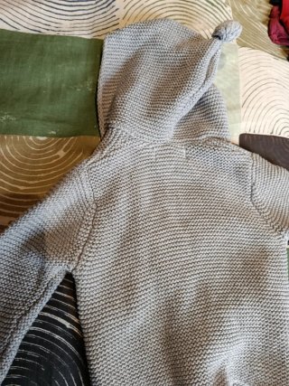 Chaqueta punto Zara gris con capucha