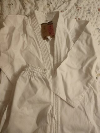 Traje Karate 135-144 cm. Chaqueta sin estrenar.