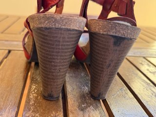 Sandalias rojas de verano