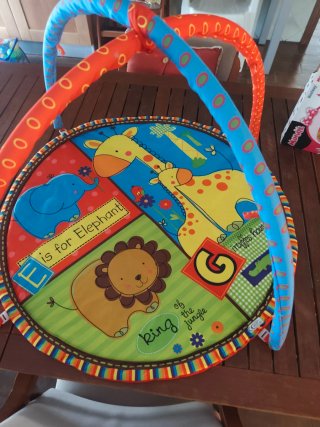 Manta de juegos infantil con animales