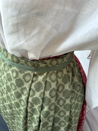 Conjunto Falda y Delantal Baturra