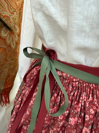 Conjunto Falda y Delantal Baturra