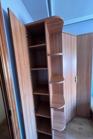 Armario esquinero de madera