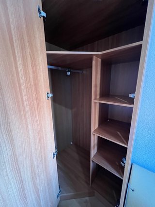 Armario esquinero de madera