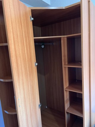 Armario esquinero de madera