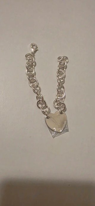 Pulsera de eslabones con dije de corazón plateada