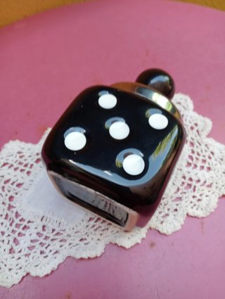 Cenicero de Porcelana Negro con Dados